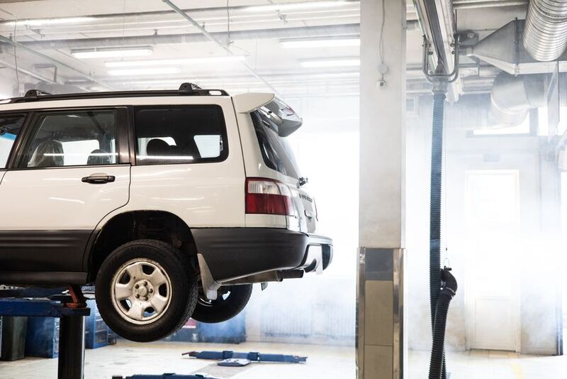 Elevator auto cu 4 coloane: când îl alegi în locul celui cu 2