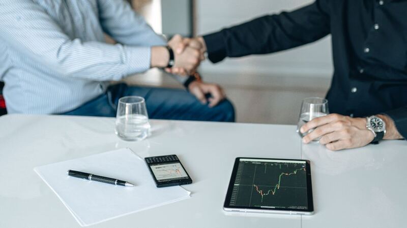 Leasing sau achiziție cu plata integrală: cum finanțezi echipamentele